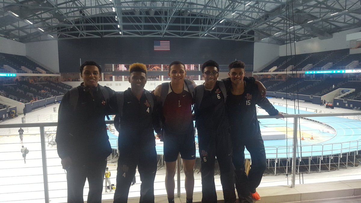 b__gonzales's tweet photo. 4x400 Champs! Finale to the @DunamisSports indoor @zayzayy400 @Daniel_lescay @palm_christian @_jordanjones12 @TXMileSplit @LHSRedhawks https://t.co/LydWG5i3l0