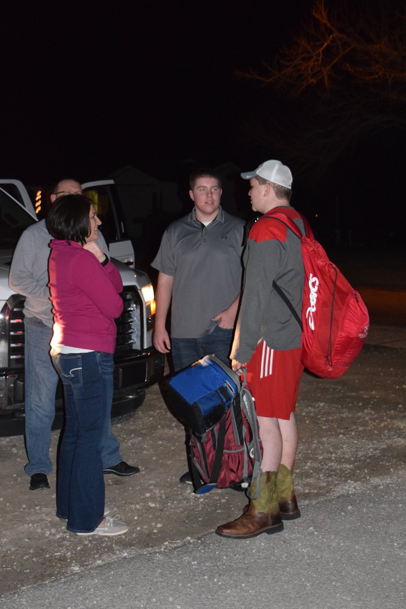 schsstories's tweet photo. #schsmo District Wrestling Champs welcomed home by a couple dozen #stcr13 well-wishers! Way to go! #headingtostate #bulldogpride https://t.co/iAjTZvJEUX