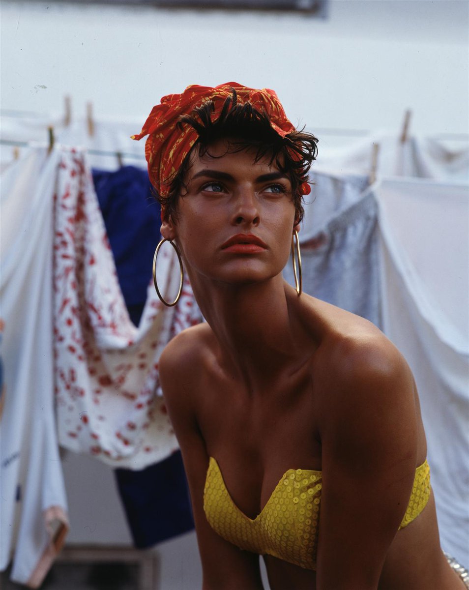 femalemodelsbot's tweet photo. Linda Evangelista (Canadian model, born in 1965) for Vogue Italia February 1989 https://t.co/qYeVQNFGUW