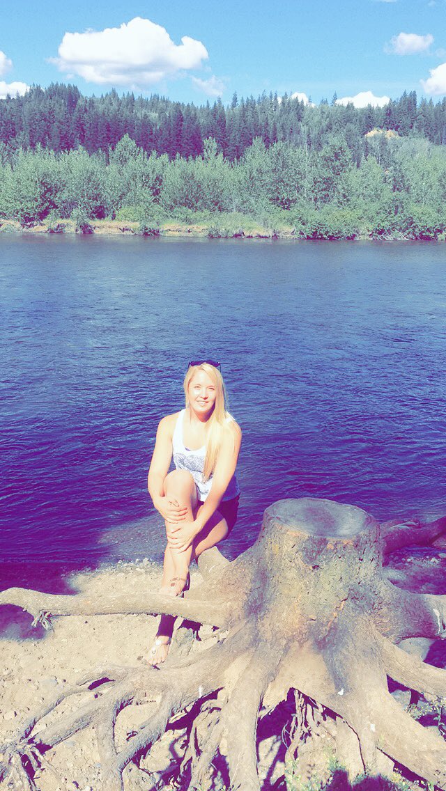saylorlpayne's tweet photo. Although I was struggling with getting back on track I still had a smile on #wearasmile #goodlife #gymgirl #gymchic https://t.co/H7lRgTcgDs