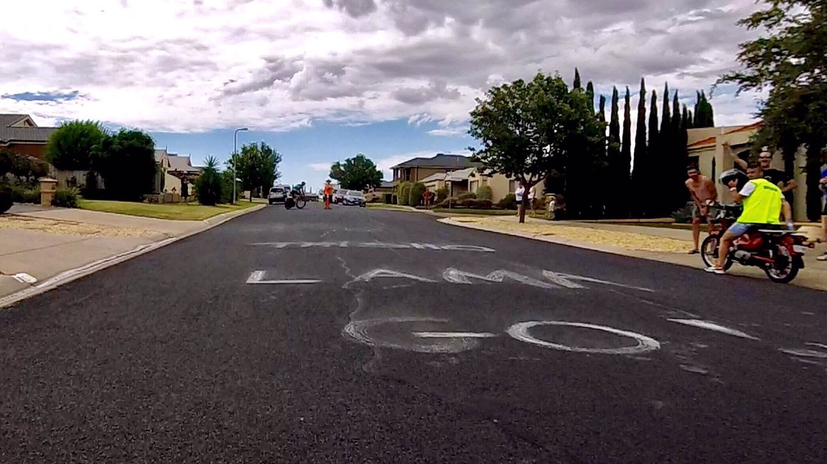 Getting behind the local TT legend <a href="/gplama/">Shane Miller 🦙</a>. @Jakeymagee tipping a few cold ones in while cheering on the riders #horshamtri #cycling 🚴