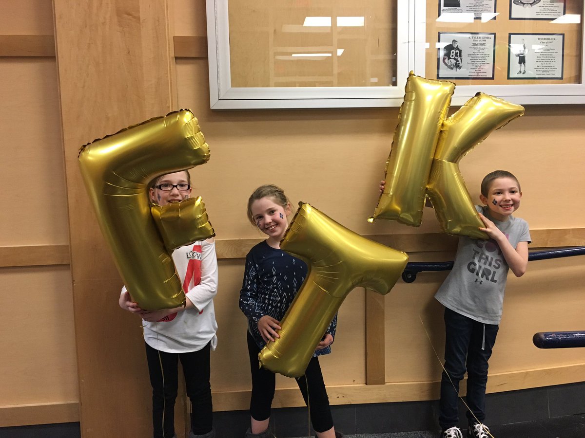 CC_MiniTHON's tweet photo. we're all having a blast!!! live performance, Pilates, racing, Dodgeball!! FTK 10 hours to go #CancerCannot #SitDownForWhat https://t.co/NOaHLcgRlU
