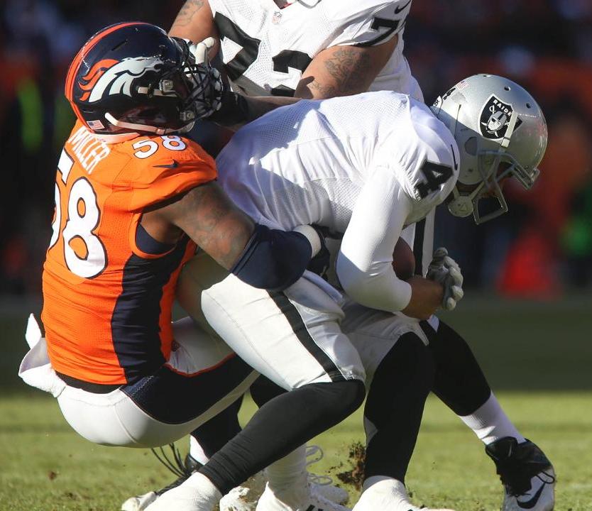 MEE_Broncos's tweet photo. Denver takes down the @MEE_Raiders in a close divisional game; 17-14. Broncos defense combined for 10 sacks and 4 forced fumbles in the win. https://t.co/s44vmoP0wF