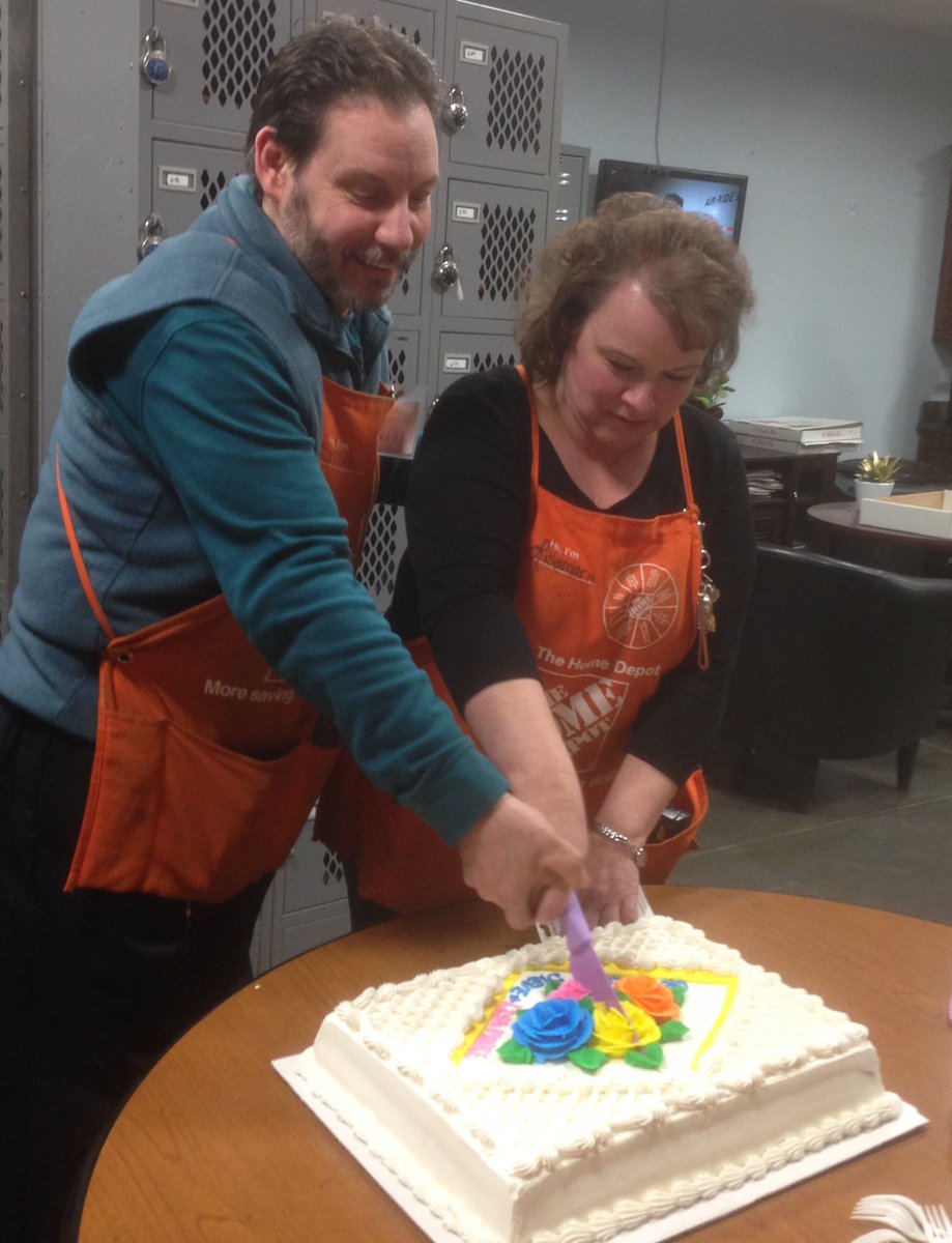 1222 saying goodbye to Steve moving on to 1209 and Lisamarie newly promoted to ASM. Congratulations and GOOD LUCK, you will both be missed!!
