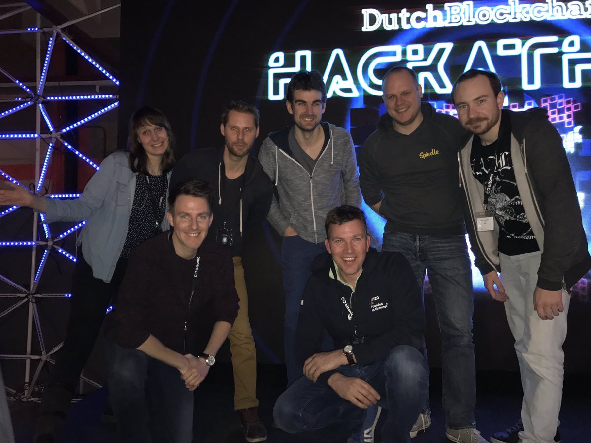 PeterHutten's tweet image. De @Ideeenjagers @VanWijnenGroep doen dit weekend mee met #greengrid aan Dutch Blockchain Hackaton @GemeenteGR #dbh17