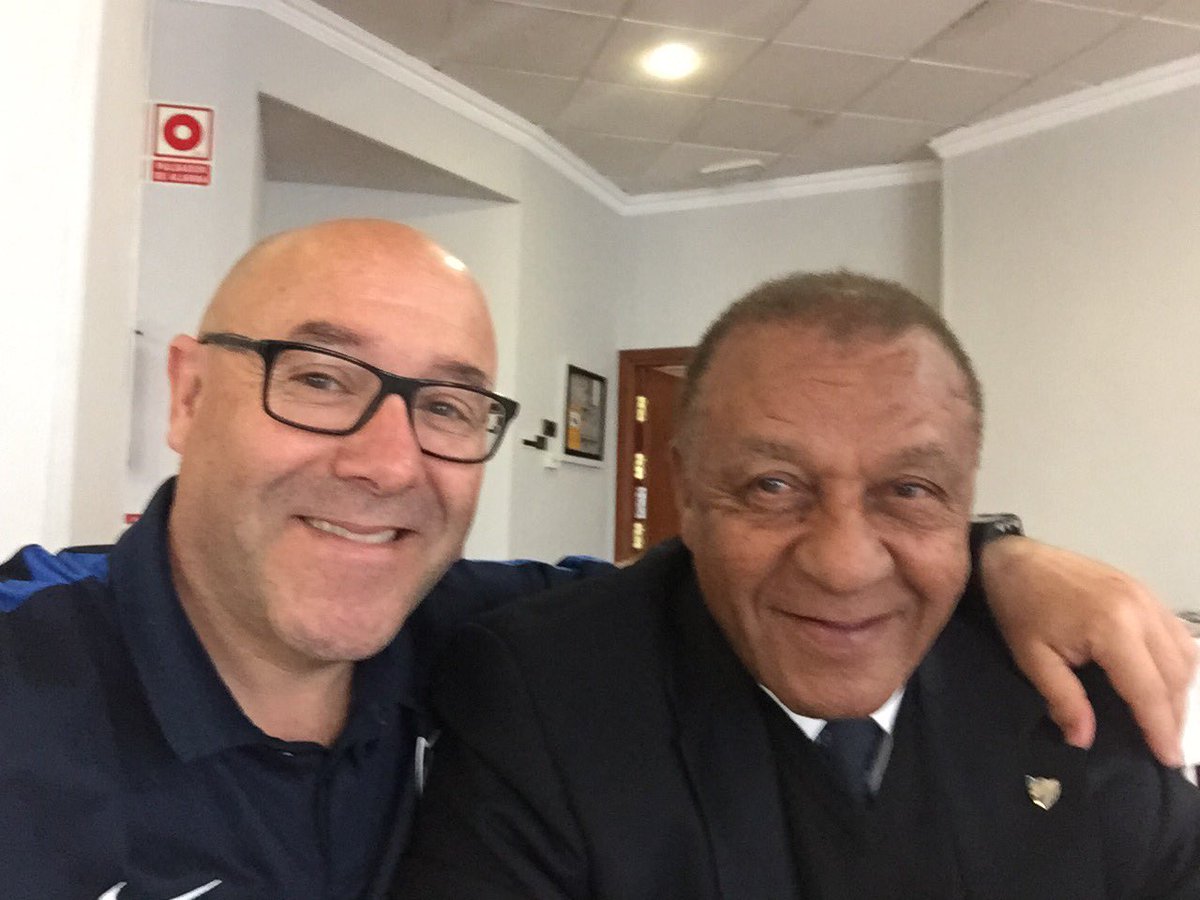 Cuanto se aprende desayunado al lado de un maestro del fútbol y mejor persona <a href="/BenBarekmalaga/">Abdallah Ben Barek</a>, hoy ganamos !