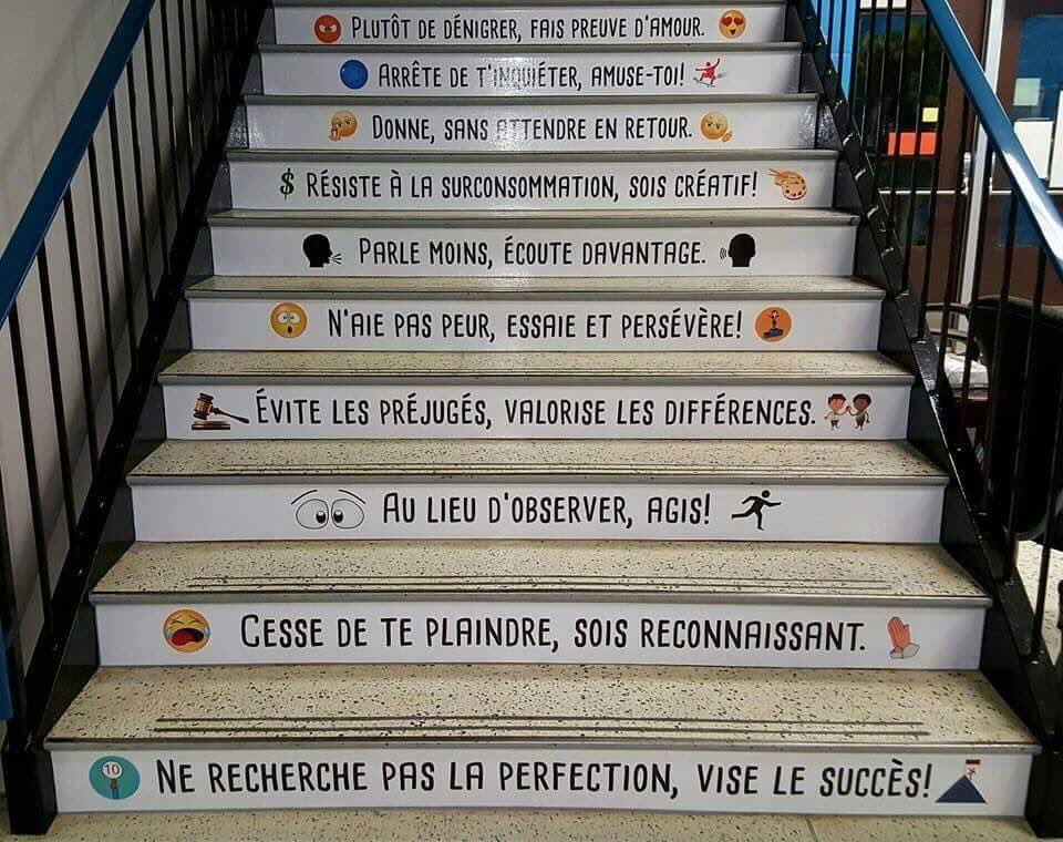 labordeolivier's tweet image. Un escalier d'une école du Québec :
Inspirer les enfants lorsqu'ils montent ces marches chaque matin... #InspirationalQuotes #education