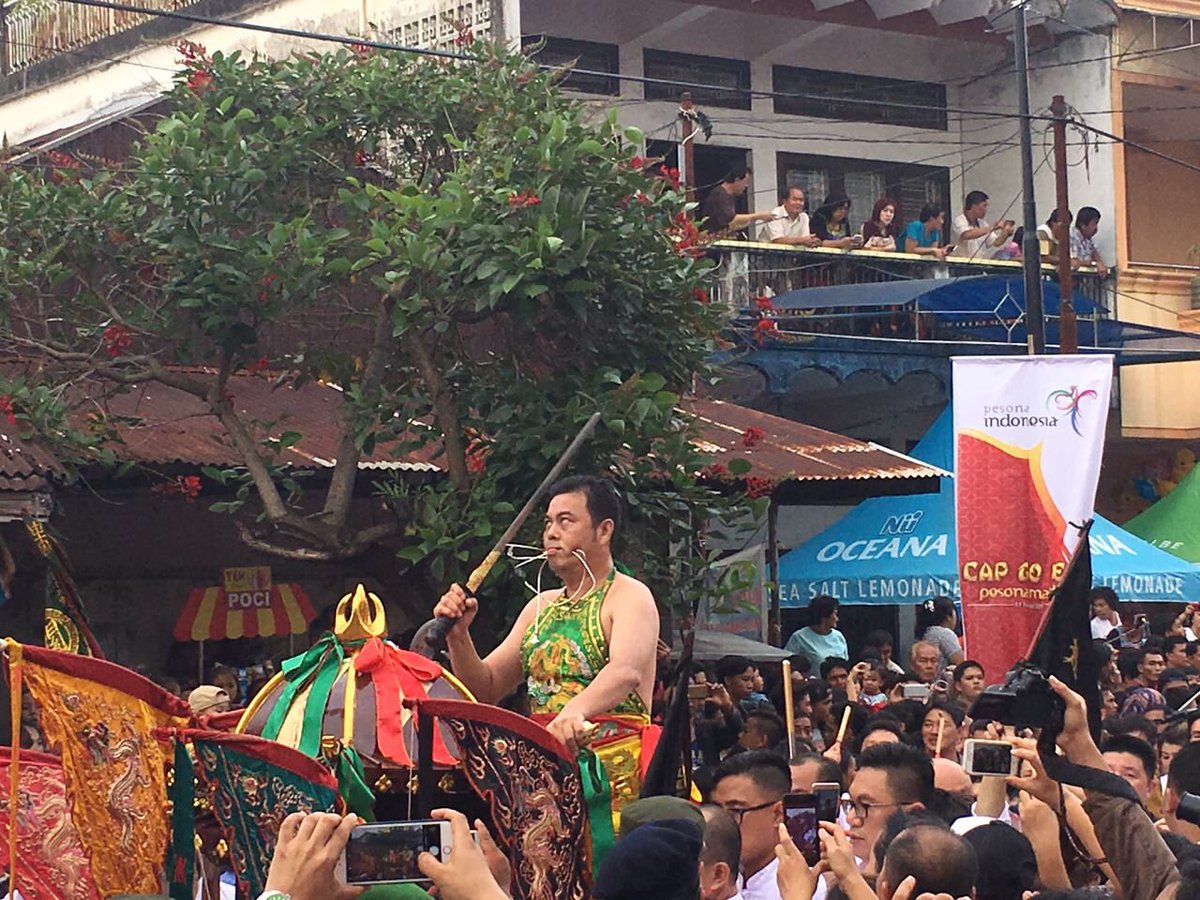 KemenPariwisata's tweet photo. Perayaan Imlek dan Cap Gomeh Pesona Manado 2017 https://t.co/j03CsrVAOg #PesonaIndonesia #capgomeh2017 #capgomehmanado https://t.co/Glm9PX7ZsC