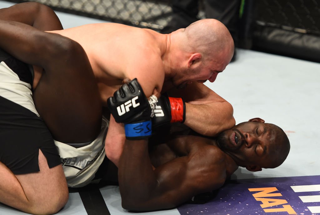 UFCBrasil's tweet photo. . @gloverteixeira domina Jared Cannonier e vence por decisão unânime no #UFC208 > https://t.co/H8xw1wMdWX https://t.co/jdoi1Is9nF