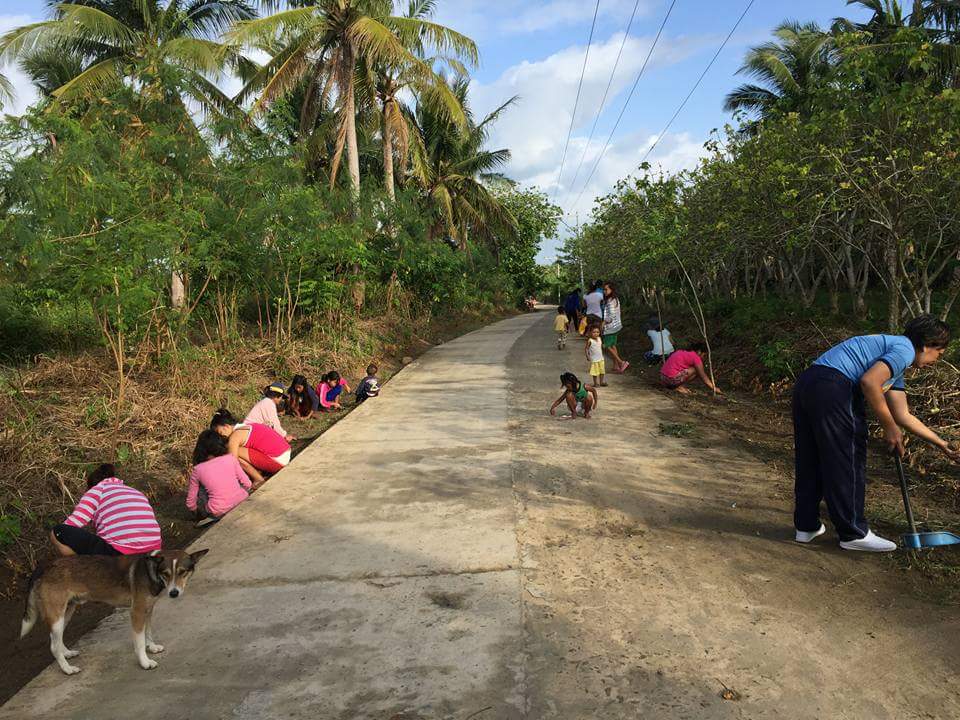 jomaligmps's tweet photo. #PULIS JOMALIG ON THE GO!!!
#CleanAndGreenProgram
#ProjectUSAD
#Brgy.DrugClearingOperation
February 11, 2017/7:00AM https://t.co/IraVUg3jfN