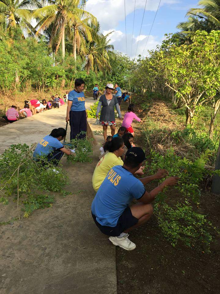 jomaligmps's tweet photo. #PULIS JOMALIG ON THE GO!!!
#CleanAndGreenProgram
#ProjectUSAD
#Brgy.DrugClearingOperation
February 11, 2017/7:00AM https://t.co/IraVUg3jfN