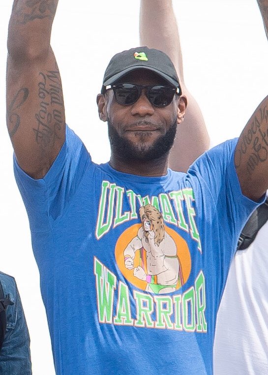 3pointerspod's tweet image. Warriors wearing the Cupcake shirts...y'all cute.