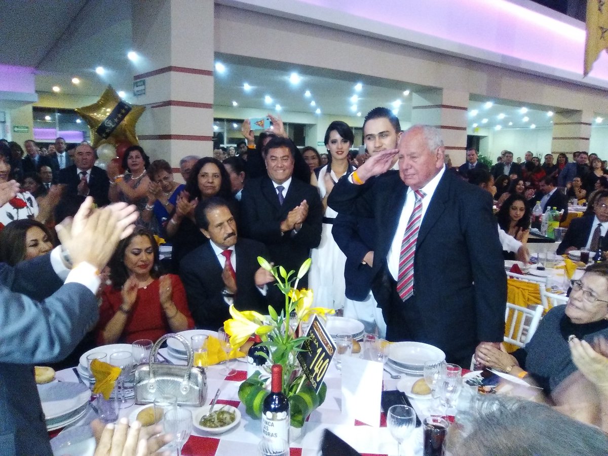 larevista_unica's tweet photo. Honor a quien honor merece: Coronel Raúl Velasco Santiago en el #60Aniversario #CENHCH https://t.co/ruLQvMwFdD