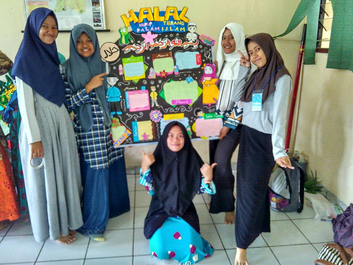 rohissman64's tweet photo. Lomba mading tim 1 dari SMA N 64 Jakarta di @GLOWFEST39 yang terdiri dari
Aulia
Bunga 
Mellina
Rahmah
Retno 
Semangat ukhti  😊👍💪👊 https://t.co/djBdIoDIln