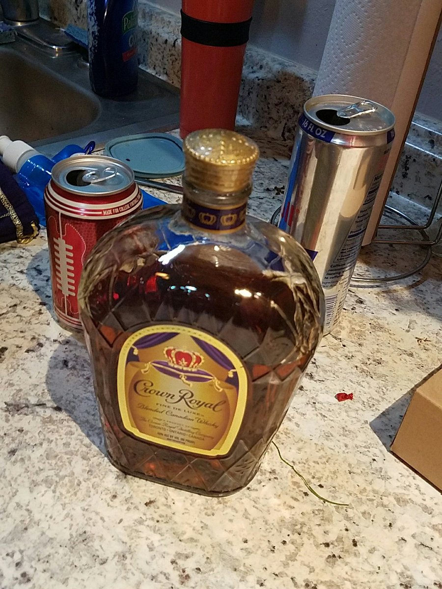 BaumannLa's tweet photo. Time to clear my mind #gettingwhitegirlwasted https://t.co/aDijEMO9pq