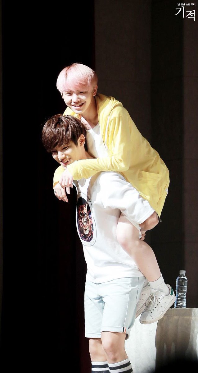 dtba______'s tweet photo. #Gyuhun Piggyback
2015 vs 2017 https://t.co/TUVYWZBBCE