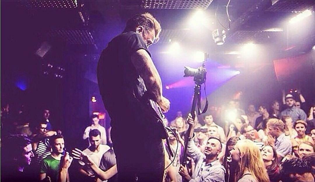 m3showlive's tweet photo. Life begins at night!

#manuelmoore #fenderartist #fenderguitar #fender #performance #events #eventmanager https://t.co/38s6qkSFLL