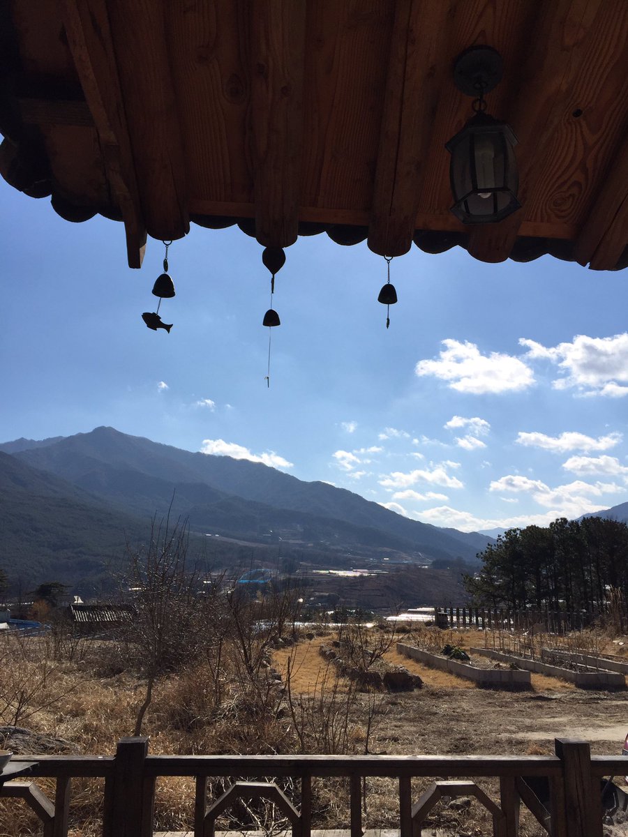 오후 풍경
천왕봉은 설산,
삼정산은 구름산.