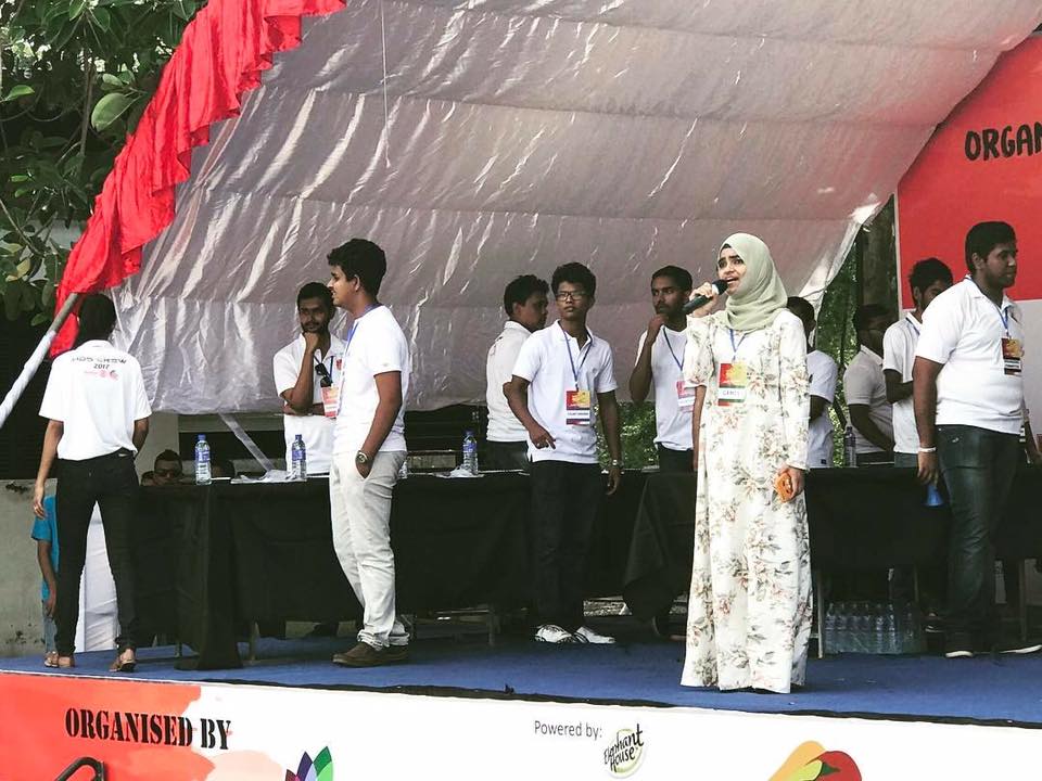 IITRotaract's tweet photo. A beautiful performance by Khadija Ramzi
Lots more live performances at Hotdog Showdown 2K17
#HDS17 #RCIIT https://t.co/5nLyDpveZ3