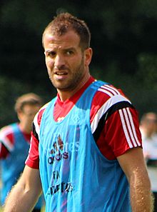 A happy dapper 34th birthday to Rafael van der Vaart! 