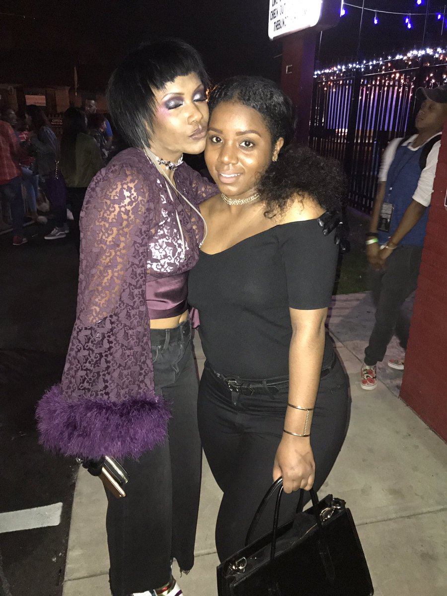 ItsGloriaHorton's tweet photo. Goodnight w/ great people💛

@mercurycarter &amp; @NiyaWells_ . 
#B2HH #ItsGloriaHorton https://t.co/9kkGfqG84Z