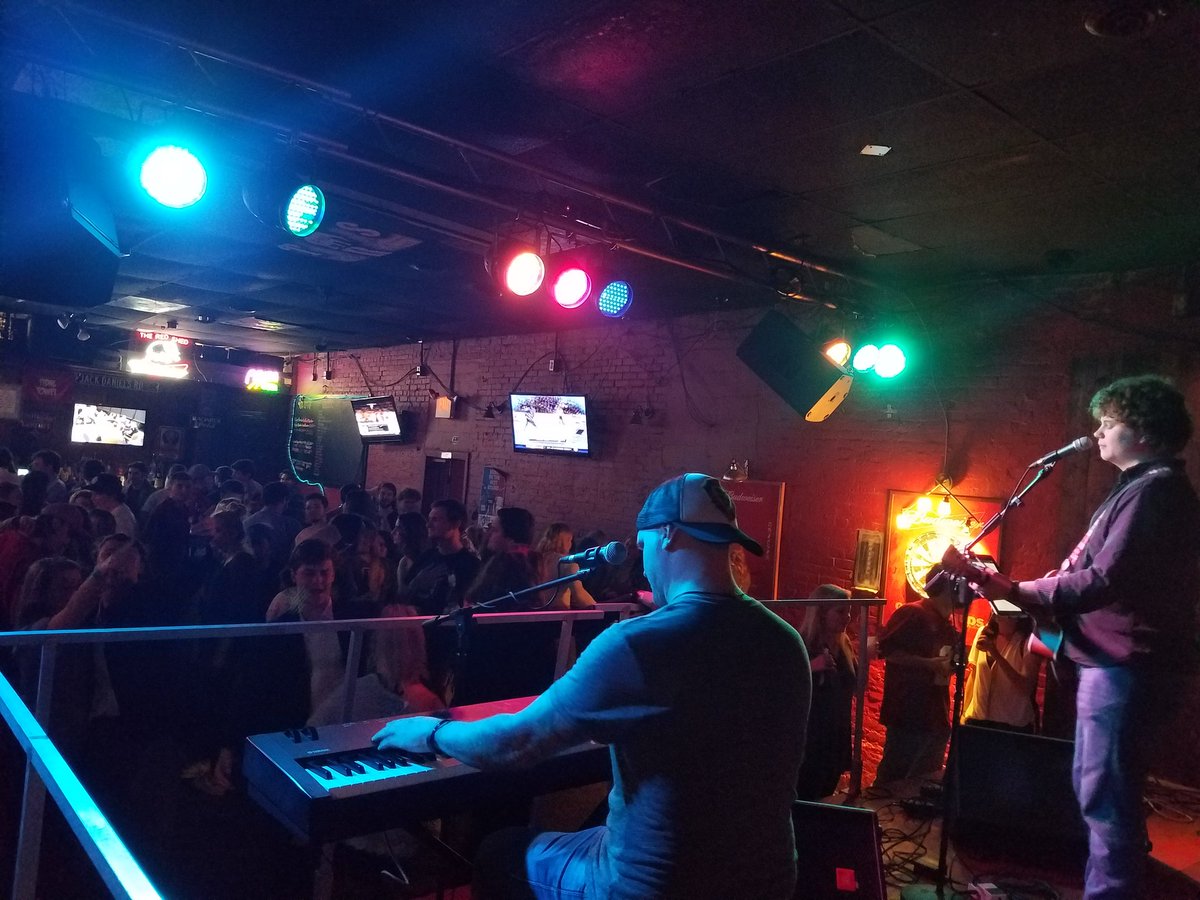 TheRedShedTtown's tweet photo. @Argo_Snow still ROCKIN the Shed
NO COVER! https://t.co/J6Po0onLrb