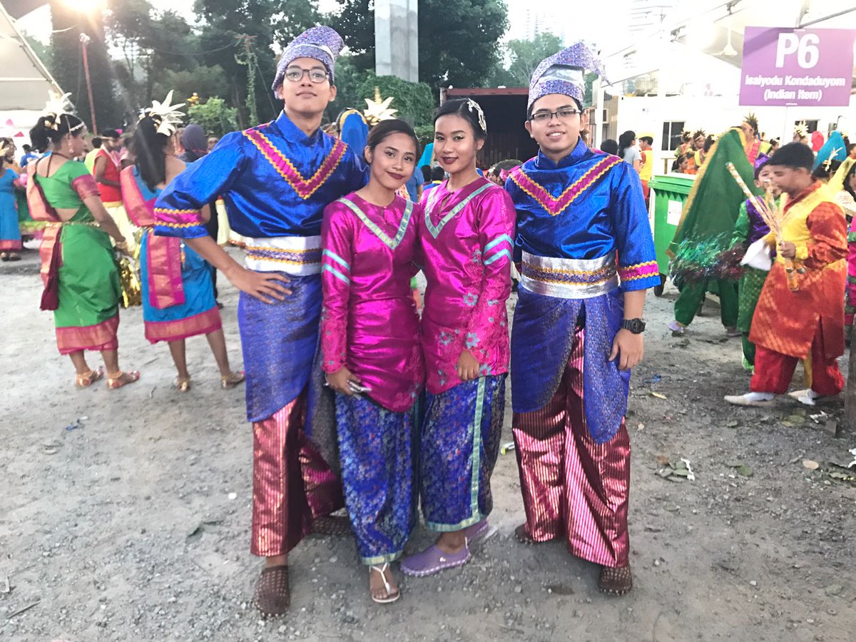 irfvnazmi's tweet photo. #chingay2017 🎆✨ https://t.co/MEEtMDdqEZ