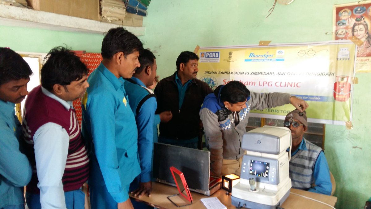 BPCLBikaner's tweet image. #Saksham2017 # Eye Check up Camp for Bikaner City Deliverymen @BPCLNRLPG @8singhi @singharunbpcl @Aslamjaved4146