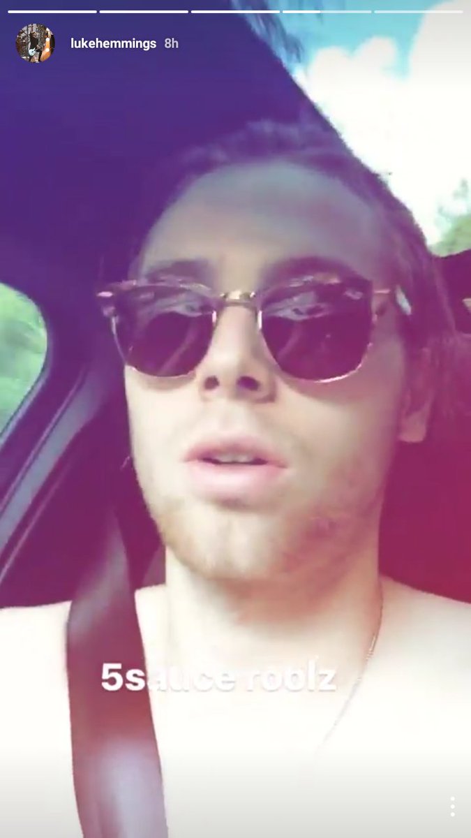 heyyydey's tweet photo. Look how supportive Jack is. Listening to 5sos and posting it. Wow. #BrotherGoals https://t.co/pOpMh4hDLE
