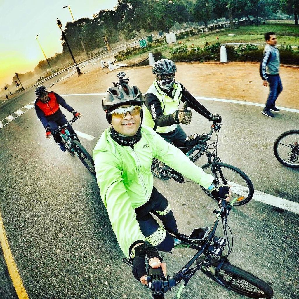 rishikap1977's tweet photo. Selfie Sunday 🤳 Mania@Friends
#mtb #godce #gopro #goprohero5 #speed #selfie #selfietime #… https://t.co/byaAfY2yTL https://t.co/kMx1HMleT8