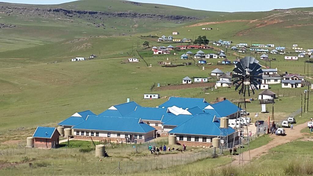 EsethuOnDuty's tweet photo. The President Zuma administration built over 800 modern schools. Eradicating mud structures inherited from Verwoerd. Siyabonga 🇿🇦 https://t.co/AaCi2M3O7g