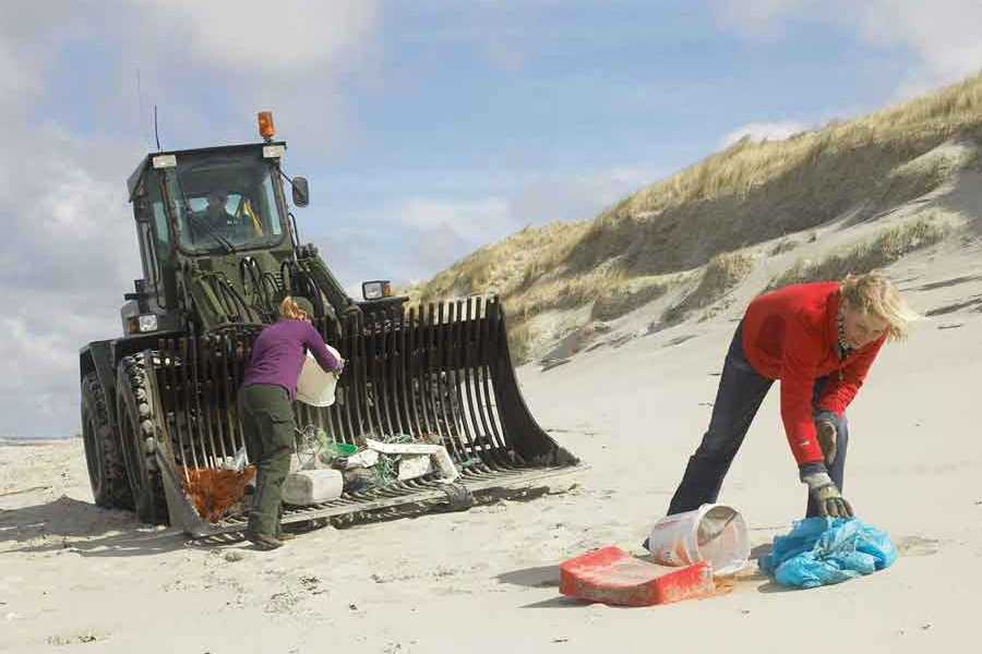 ItFryskeGea's tweet photo. Ook wij zetten ons graag in voor een plasticvrije Waddenzee. Check voor meer info over deze gezamenlijk actie: https://t.co/RnVgBs1rp6 https://t.co/gJonHGRXbc