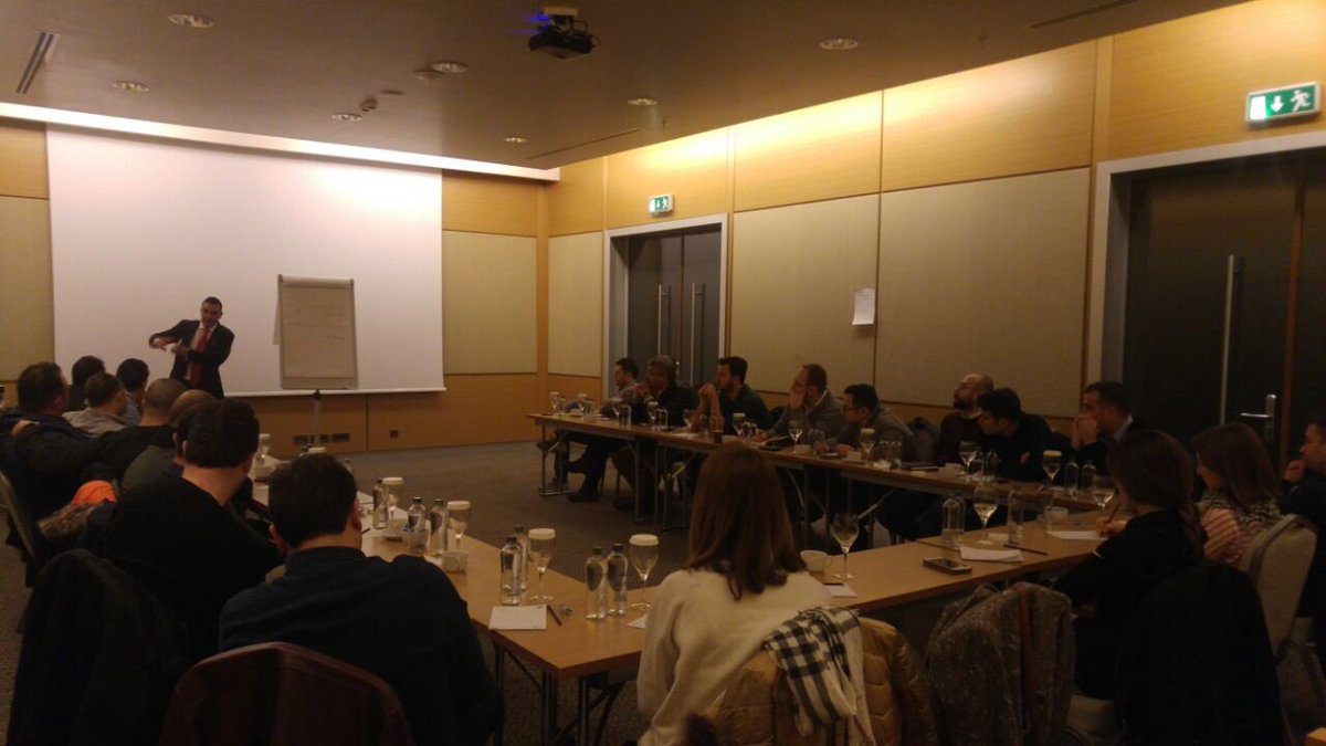 #DengeKimya'da bugün; <a href="/ErkinSahinoz/">Erkin Şahinöz</a> ile "Finansçı Olmayanlar için #Finans Eğitimi" tüm hızıyla devam ediyor.