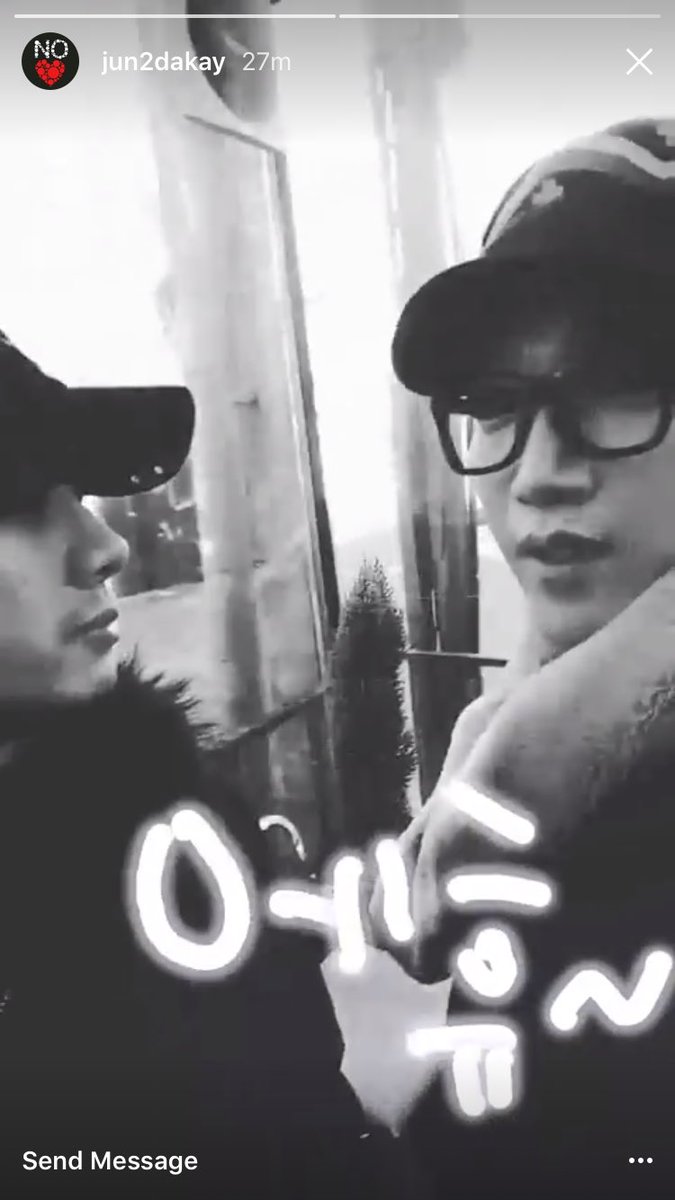 justgaga_'s tweet photo. Jackson was wearing Jun K's fur LMAO!!!!! #jackjun https://t.co/YFJY7LKAgK