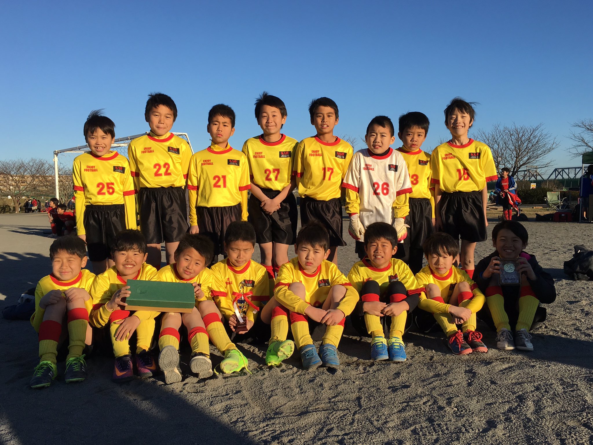 Kazu Soccer Club 3年生 プルチーニfc 招待杯 プルチーニfc 0 2 エンジョイsc 1 1 3位決定戦 Fc中原 1 0 優秀選手 18 タサキハルト みんな頑張りました 風がとても強く苦戦する1日でしたね 今回はまたいい経験 Kazu Soccer Club 3年生 プルチーニfc 招待杯 プルチーニfc 0 2 エンジョイsc 1 1 3位決定戦 Fc中原 1 0 優秀選手 18 タサキハルト みんな頑張りました 風がとても強く苦戦する1日でしたね 今回はまたいい経験