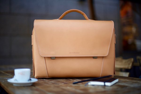 On the hunt for an exceptional business bag? Ruitertassen’s on the case. #SundayPun
tinyurl.com/jp98p9o