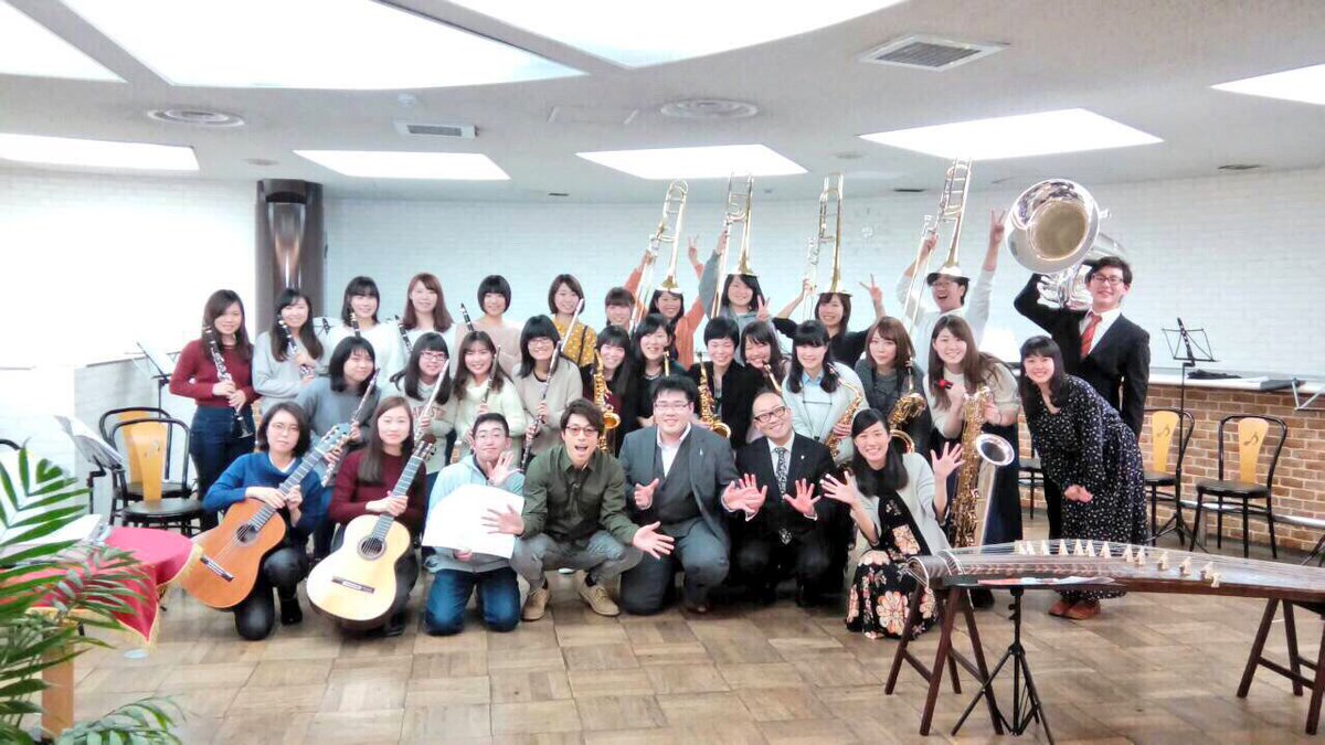 BREMEN_SAX4's tweet photo. 先日、ロンドンブーツの淳さんが大阪音楽大学に来られました🌟
なんとBREMENの冴華が淳さんの隣に！！！！
他の3人も映っているかも…？！

そして即席バンドに参加し演奏をさせていただきました🎷
ぜひ観てください😊

🎵2/24 24:20〜 放送🎵
【ロンブー淳の居座り。】 https://t.co/Wf9NDRQIvk