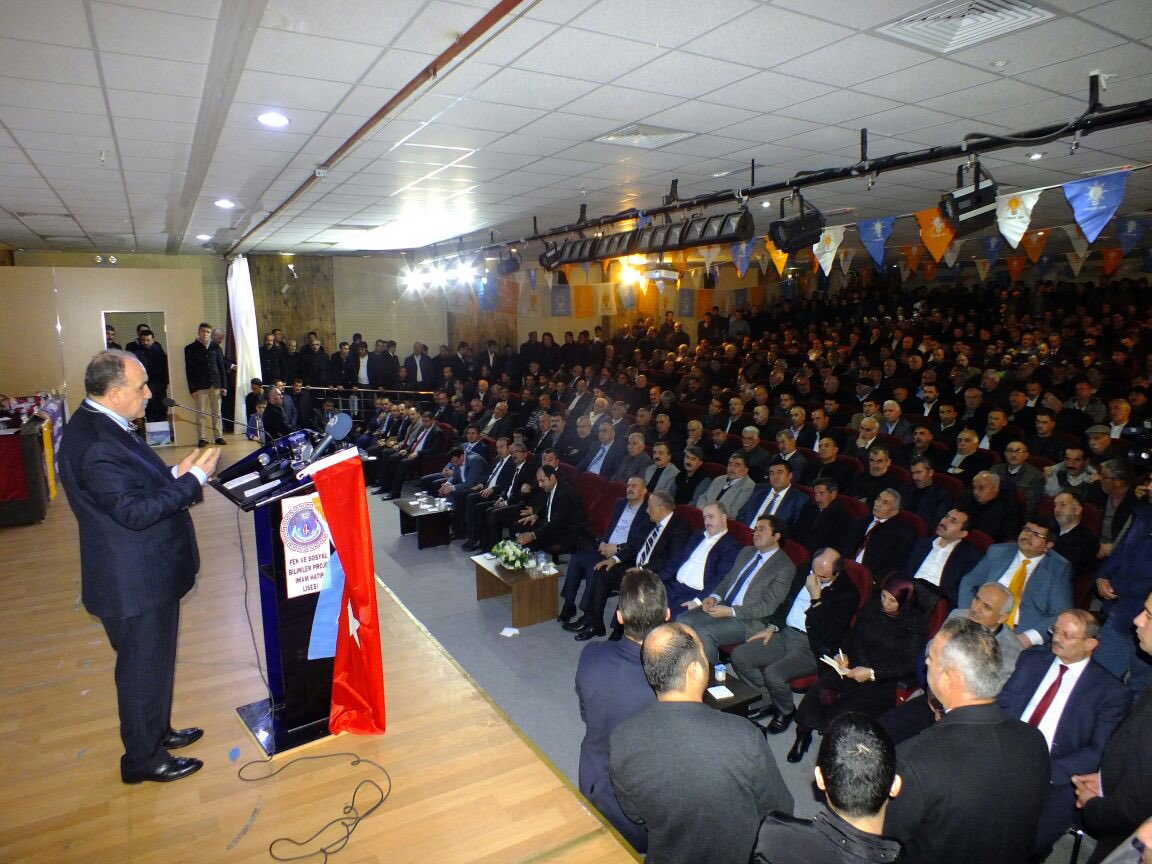 Van'da İl Danışma Meclisi toplantımızda gündemiz referandum. Çalışmalarımızda birleştirici bütünleştirici bir dil kullanmalıyız.