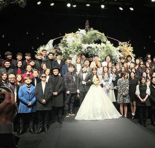 soompi's tweet photo. Fellow First Generation Idols And Friends Congratulate Moon Hee Jun On His Marriage
https://t.co/2E28N248wn https://t.co/eTsGTFFTko