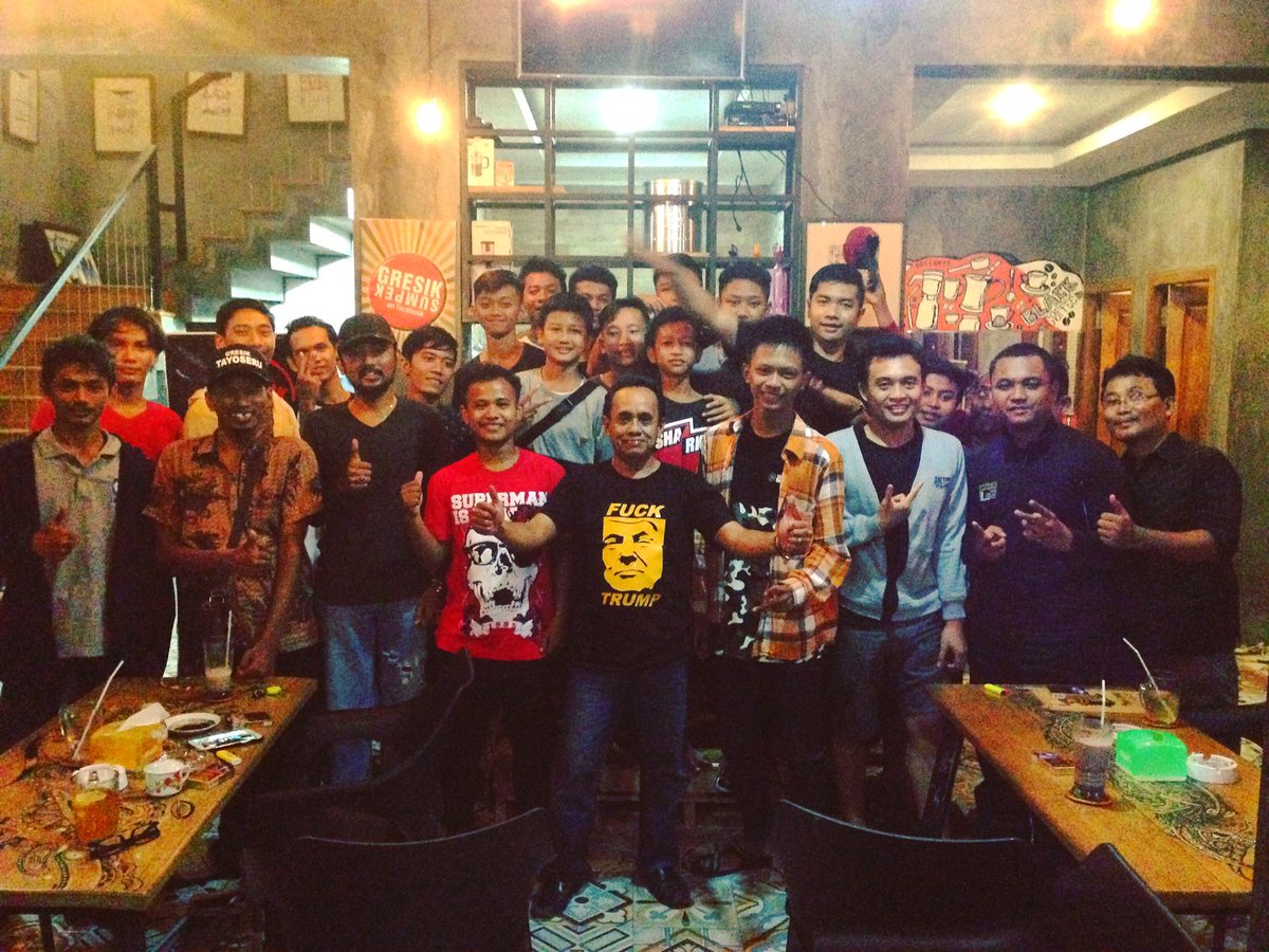 luqmankharis's tweet photo. @StandUpGRESIK https://t.co/m09Q2d3LBy