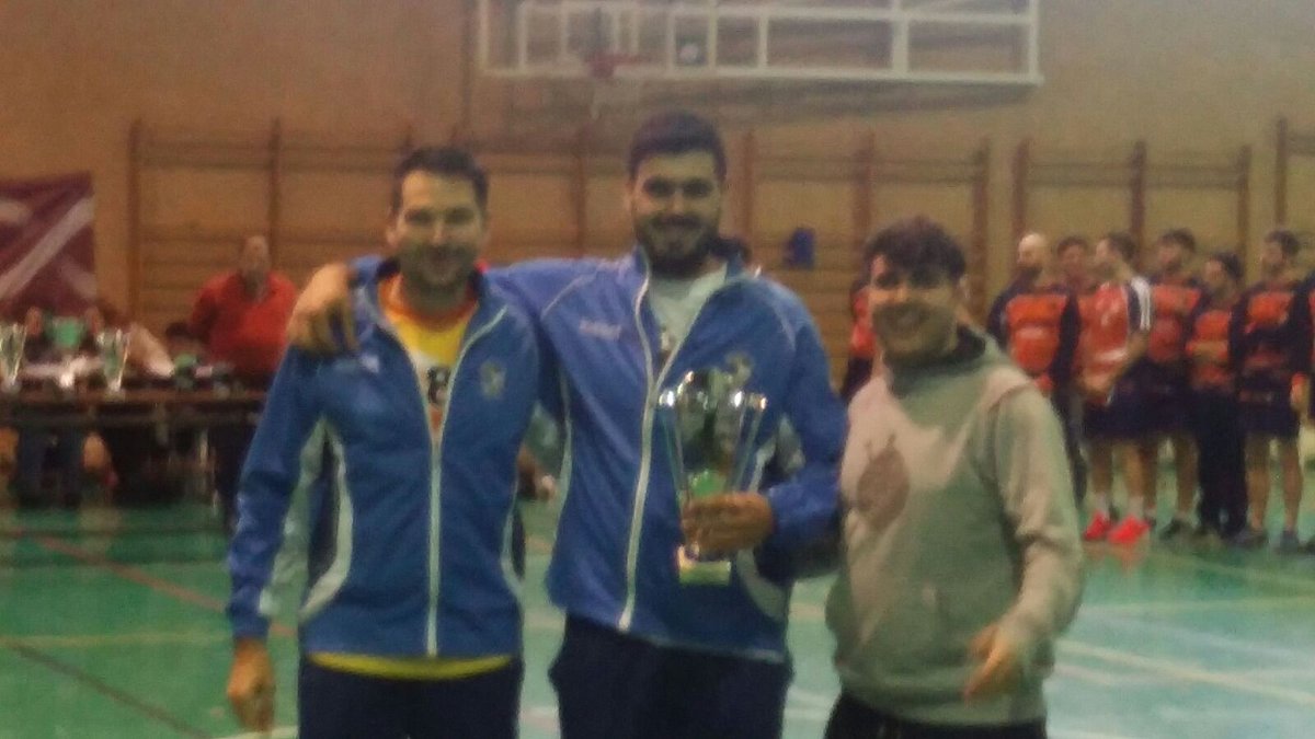rafa_barrera's tweet photo. Entrega de premios, trofeo al tercer clasificado CBMU.
ORGULLOSO de esta FAMILIA. https://t.co/WPVrylbHyS
