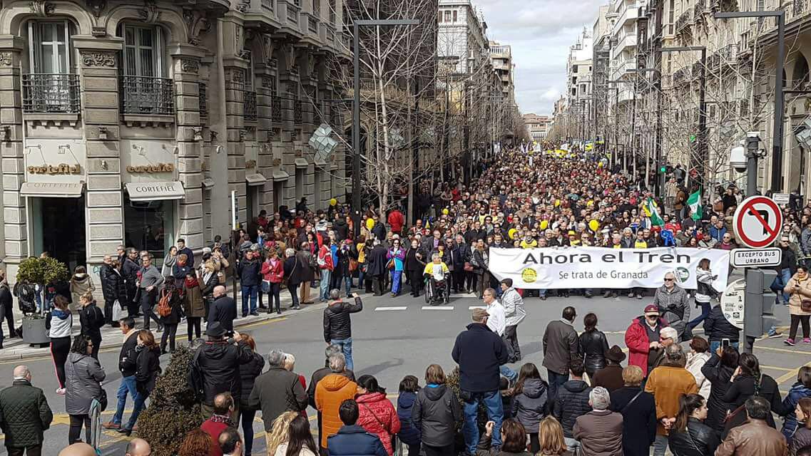MareaAmarillaGr's tweet photo. Ni vamos a contar, que cuenten otros si quieren.....
Gracias #Granada 😉
#12F 
#AhoraElTren https://t.co/7UNai3R1Co