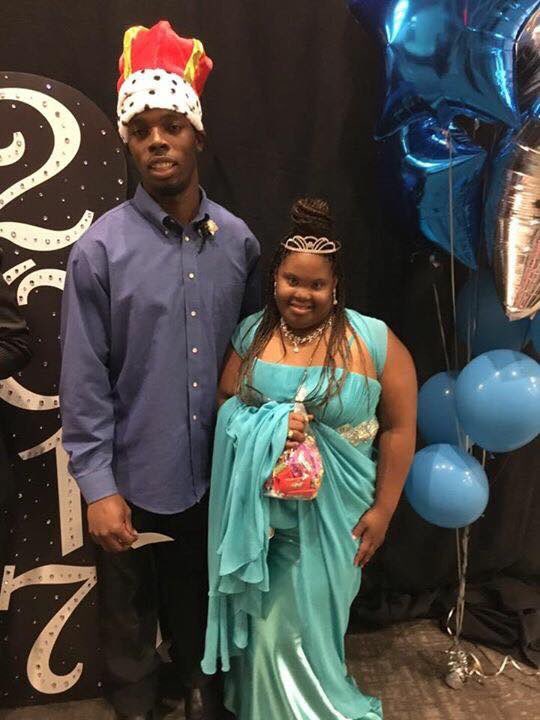 lauragators's tweet photo. #NightToShine https://t.co/MPEZ0uFgN5