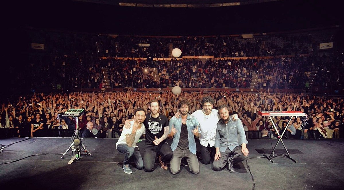 IZALmusic's tweet photo. Locura en #ACoruña. No queremos que el #FinDeGiraCopacabana termine jamás. Gracias por despedirnos con el regalo de estas increíbles noches. https://t.co/shRu9CrPik