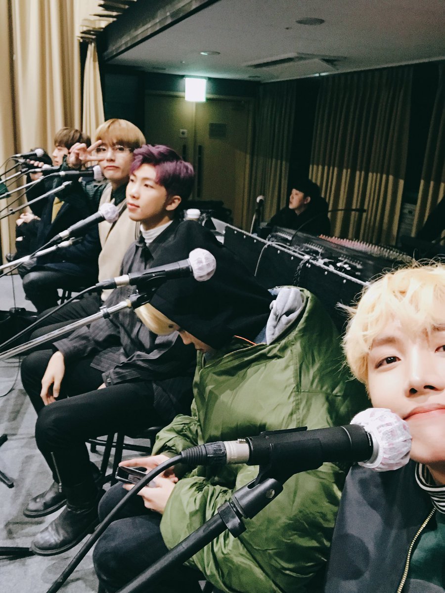 ZOLYFKA0803's tweet photo. Уже завтра камбэк! Я так волнуюсь! BTS вы лучшие ! Будем завтра отмечать :-) 
Арми мы почти дождались!
#YouNeverWorkAlone https://t.co/149M14J8Es
