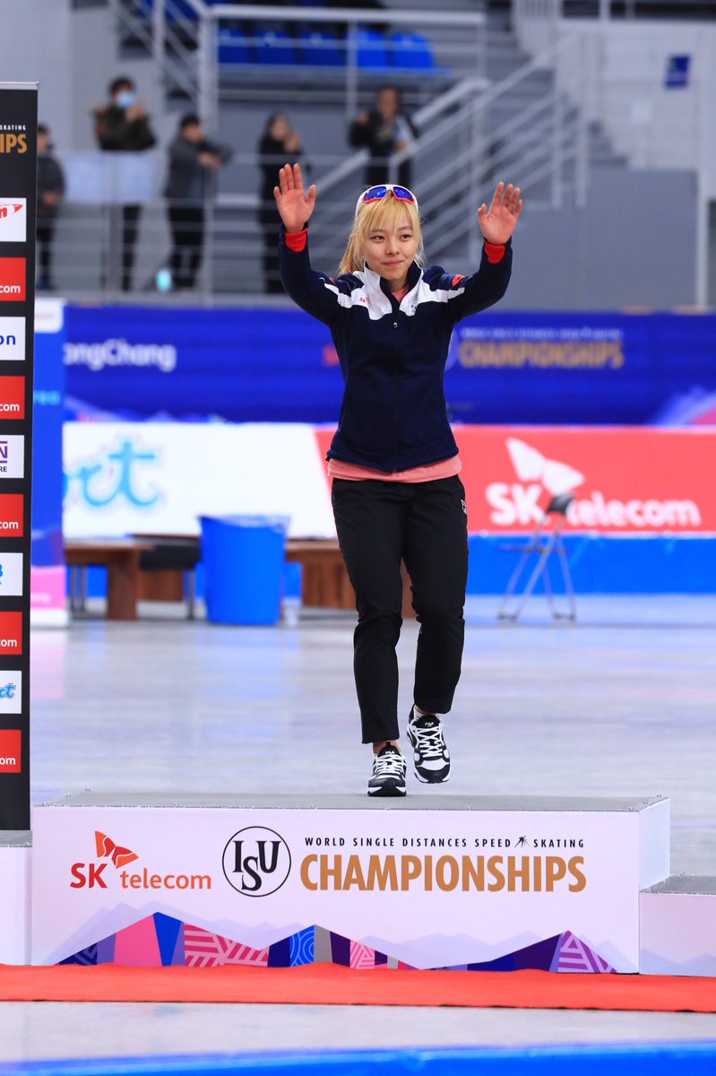 Olympic's tweet photo. 스피드스케이팅 종목별 세계선수권대회 매스스타트에서 김보름 선수가 우승을 차지했습니다. 축하 드려요! 🎉👏 https://t.co/jz9vfqTRMJ