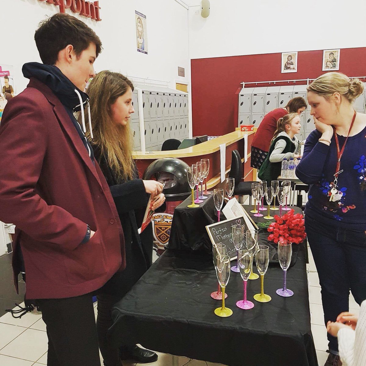 StModans_YE's tweet photo. More glimmer glasses sold at our school @StModansHS cabaret on Wednesday 💃🏼🥂 https://t.co/ltymDO6uXW