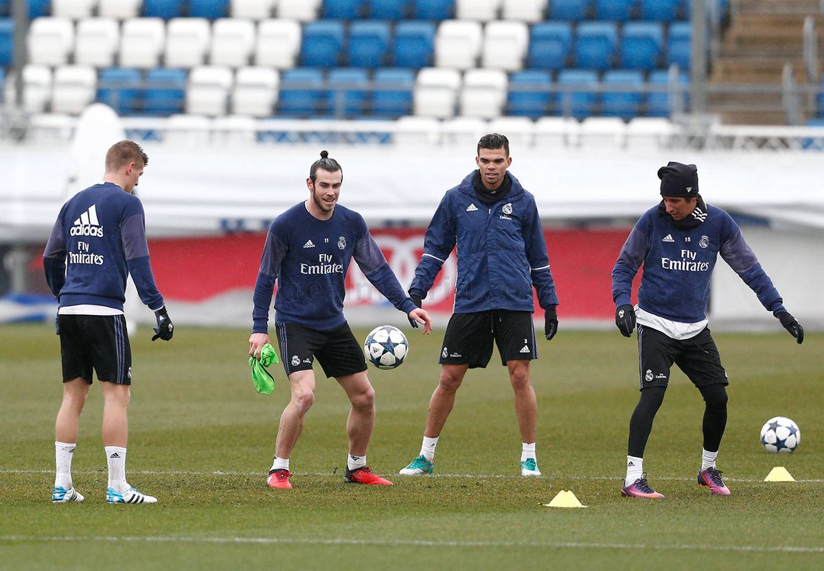 realmadrid's tweet photo. 💪⚽️👏 #RMCity
¡Mirad quién 🐲 está de vuelta con el grupo!

#HalaMadrid https://t.co/8llh3kSqIj