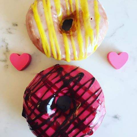 HiddenEuri's tweet photo. #valentine #De_Metro_Bakery @DP_BISTRO #donuts #thecircleofhappiness #sugartooth |► @rbhyta @vhiedee https://t.co/gEM696uaJZ