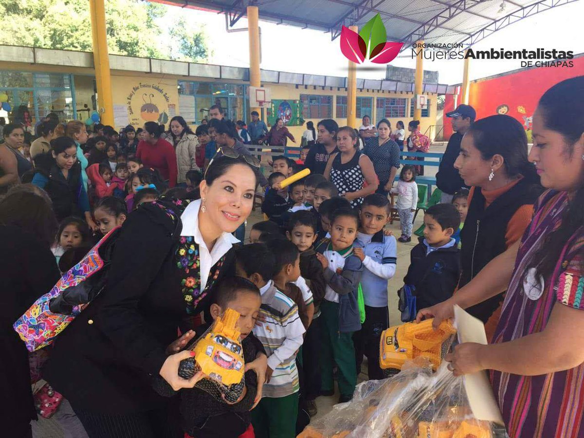 OmachChiapas's tweet photo. como parte de los festejos de día de reyes; provocamos en los niñas y niñas del municipio de pantheló una enorme sonrisa. https://t.co/4MmtoQeXHd